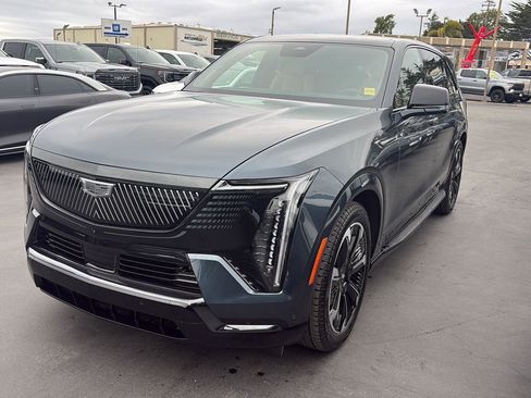 Used 2025 Cadillac Escalade IQ Sport 2 AWD/4WD image 7