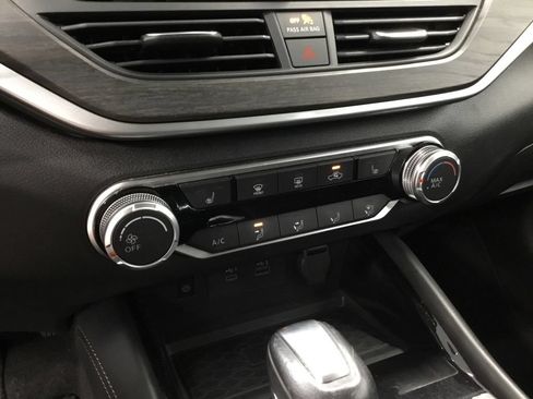 Used 2024 Nissan Altima 2.5 SV w/ SV Premium Package FWD image 22