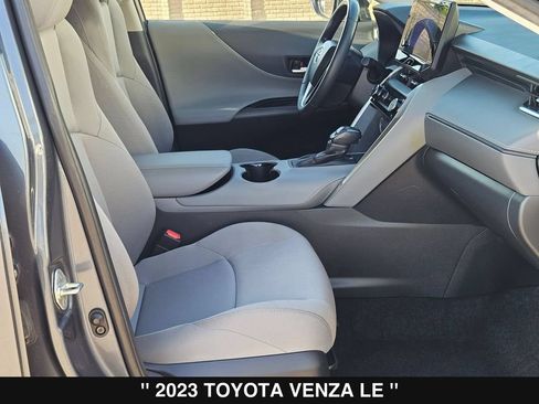 Used 2023 Toyota Venza LE AWD/4WD image 28