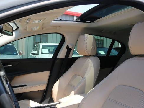 Used 2018 Jaguar XE Prestige RWD image 8