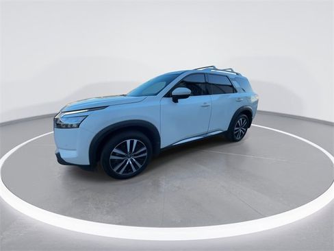 Used 2024 Nissan Pathfinder Platinum w/ Cargo Package image 4