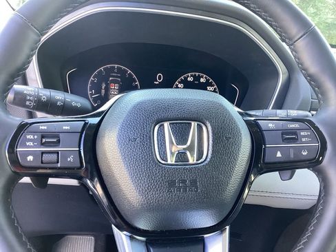 Used 2025 Honda Pilot EX-L image 18
