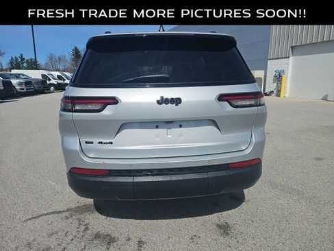 Used 2023 Jeep Grand Cherokee L Laredo image 4