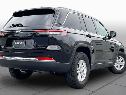 Used 2023 Jeep Grand Cherokee Laredo AWD/4WD image 12