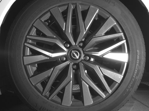 Used 2025 Nissan Altima 2.5 SV FWD image 14