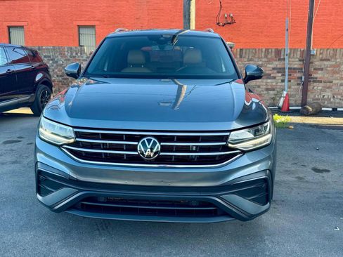 Used 2022 Volkswagen Tiguan SE image 2