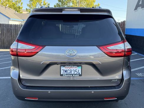 Used 2015 Toyota Sienna XLE Premium FWD image 4