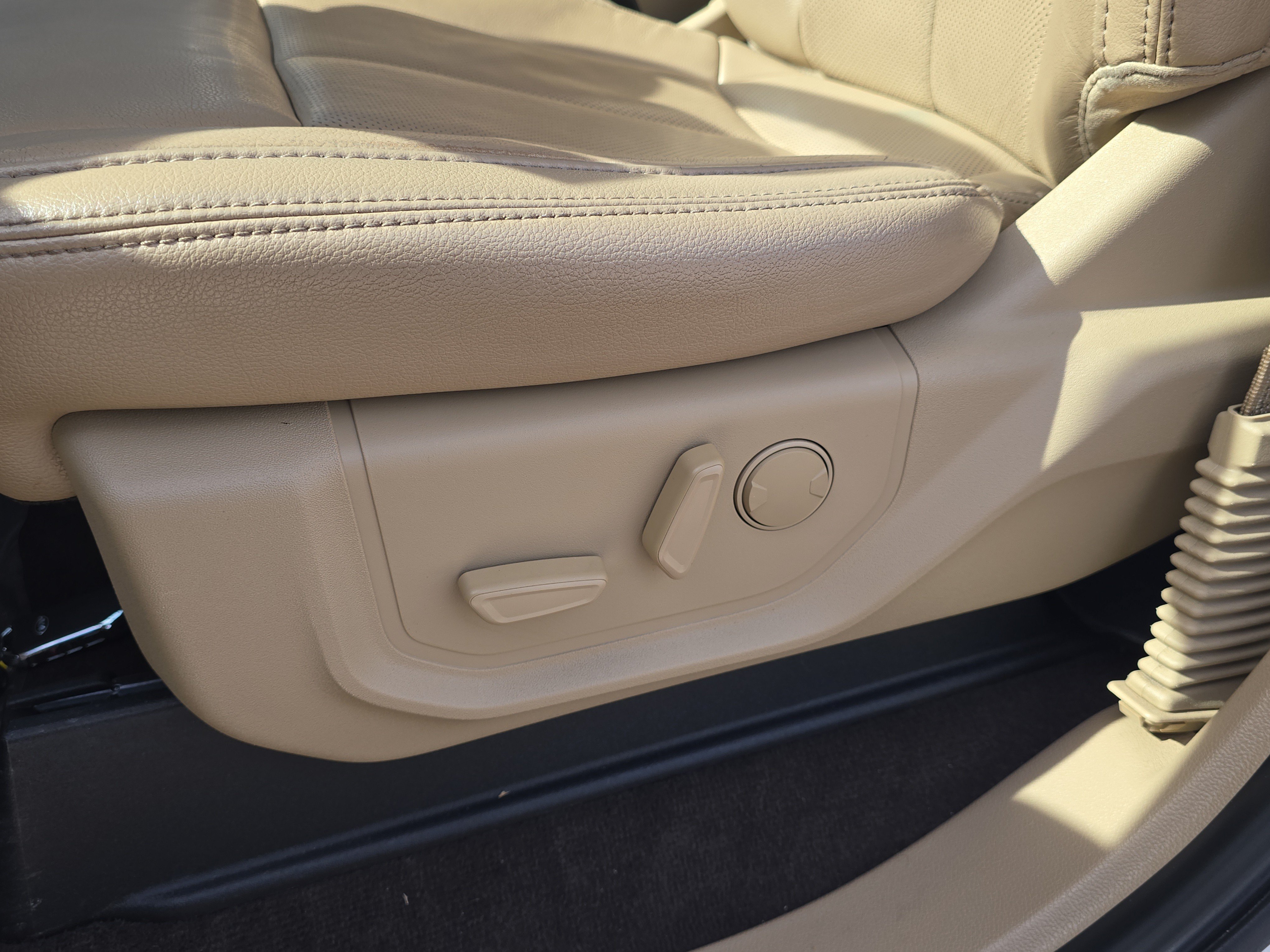 Used 2020 Ford F150 Lariat RWD image 19