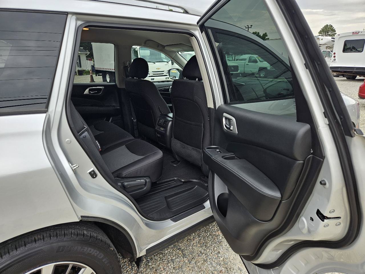 Used 2019 Nissan Pathfinder S AWD/4WD image 26