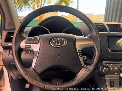 Used 2012 Toyota Highlander SE w/ Tow Pkg image 8