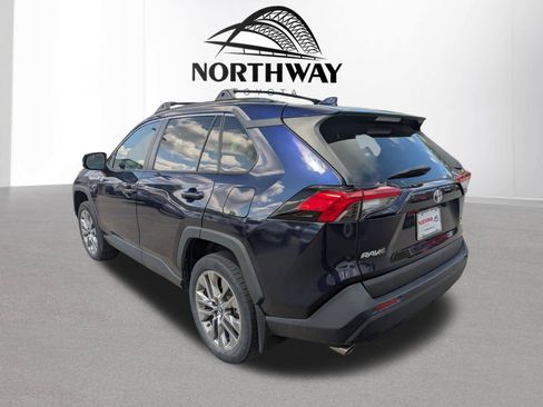 Used 2023 Toyota RAV4 XLE Premium AWD/4WD image 5
