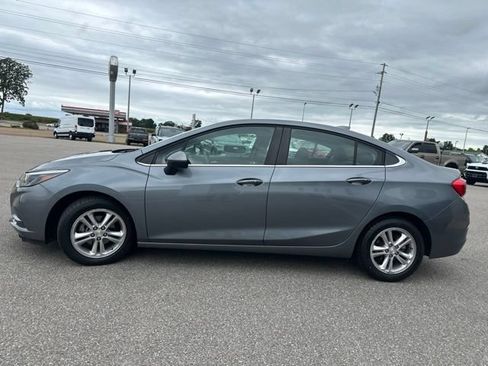Used 2018 Chevrolet Cruze LT w/ Convenience Package FWD image 23