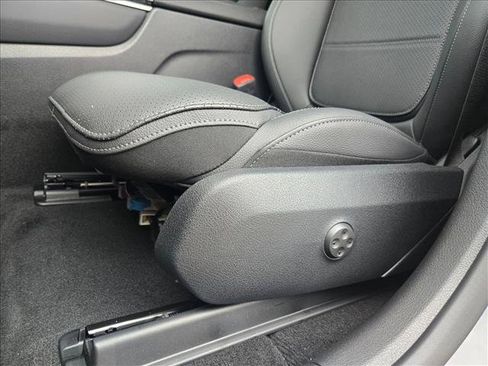 Certified 2026 Mercedes-Benz GLC 300 image 4