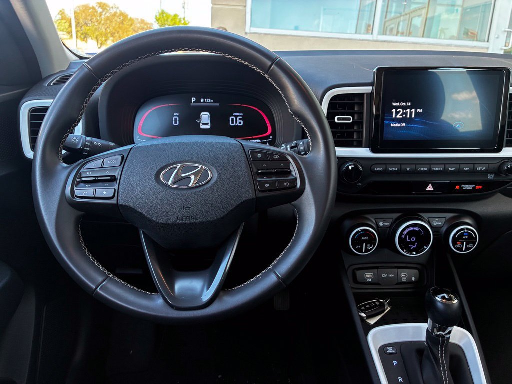 Used 2025 Hyundai Venue Limited FWD image 11