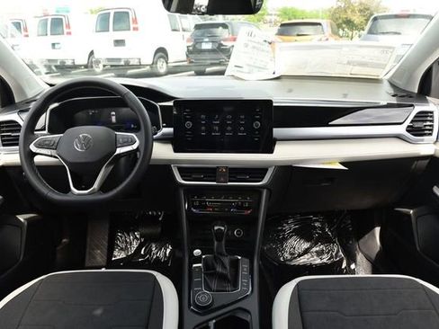 New 2026 Volkswagen Taos SE AWD/4WD image 7