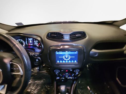 Used 2020 Jeep Renegade Latitude w/ Cold Weather Group AWD/4WD image 23