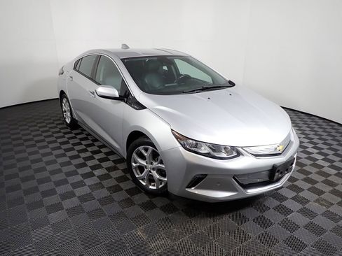 Used 2018 Chevrolet Volt Premier w/ Driver Confidence Package image 4