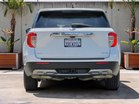 Used 2022 Ford Explorer XLT w/ Equipment Group 202A AWD/4WD image 5