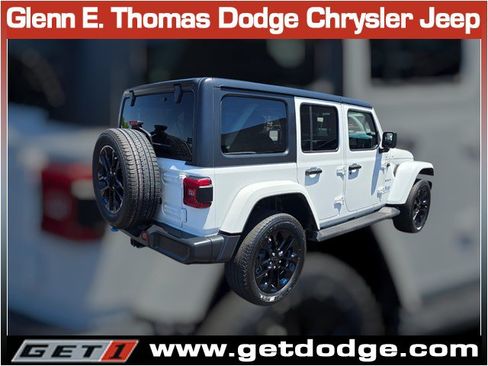 Used 2023 Jeep Wrangler Unlimited Sahara w/ Cold Weather Group AWD/4WD image 7