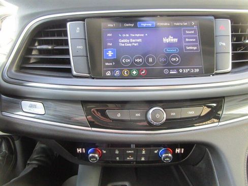 Used 2020 Buick Enclave Essence image 16