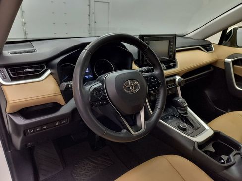 Used 2021 Toyota RAV4 XLE Premium AWD/4WD image 4