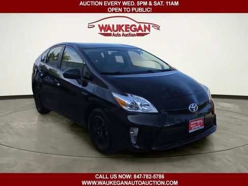 Used 2014 Toyota Prius Two FWD image 3