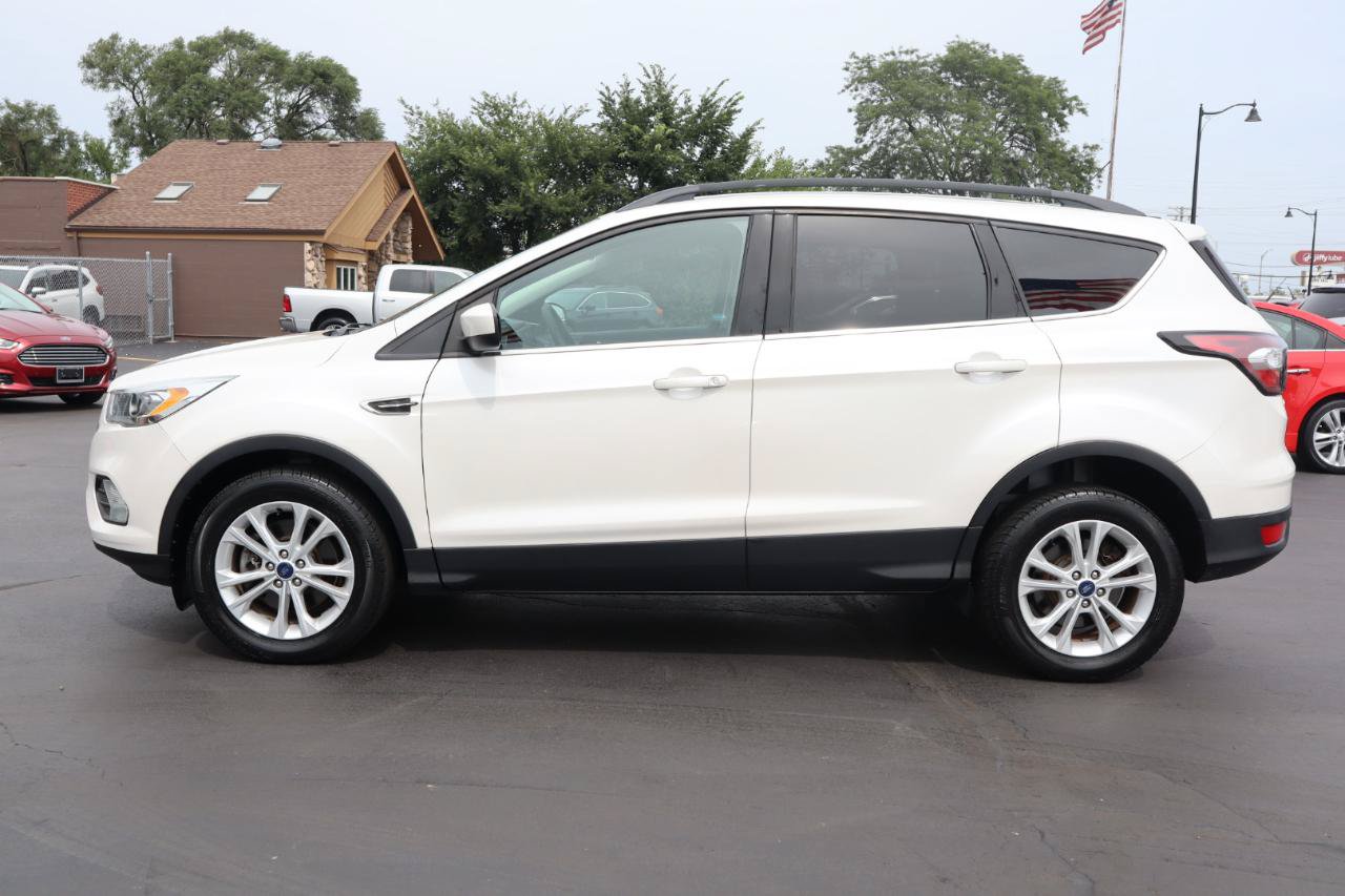Used 2017 Ford Escape SE w/ Equipment Group 201A AWD/4WD image 2