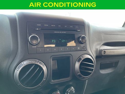 Used 2018 Jeep Wrangler Sport AWD/4WD image 17