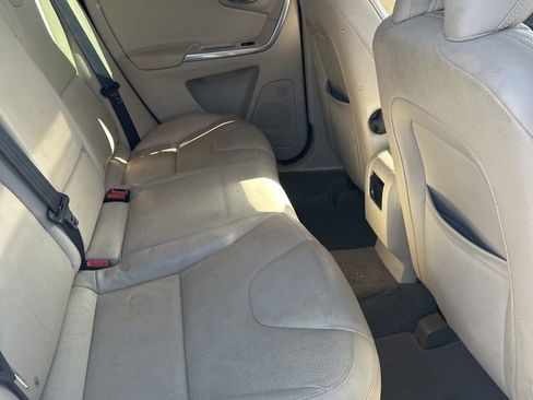 Used 2014 Volvo XC60 3.2 w/ Protection Package image 16