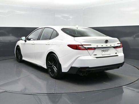 Used 2025 Toyota Camry SE w/ Convenience Package image 5