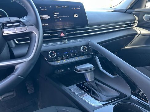 Used 2023 Hyundai Elantra SEL w/ Convenience Package image 20