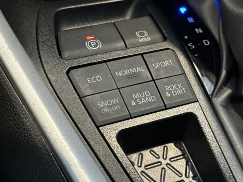 Used 2025 Toyota RAV4 LE image 33