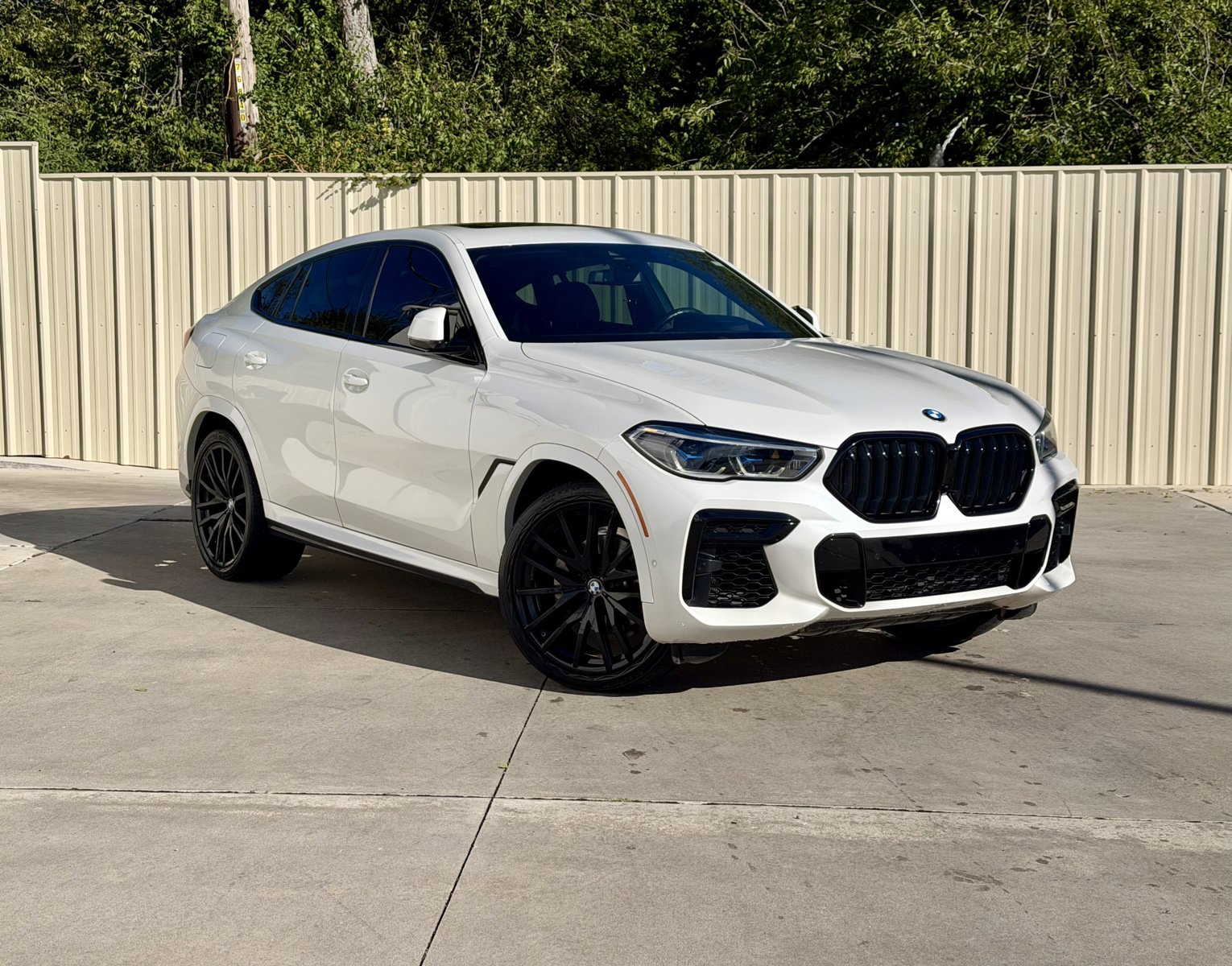 Used 2022 BMW X6 xDrive40i w/ Executive Package AWD/4WD image 1