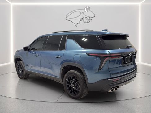 Used 2025 Chevrolet Traverse LT w/ Midnight/Sport Edition FWD image 3