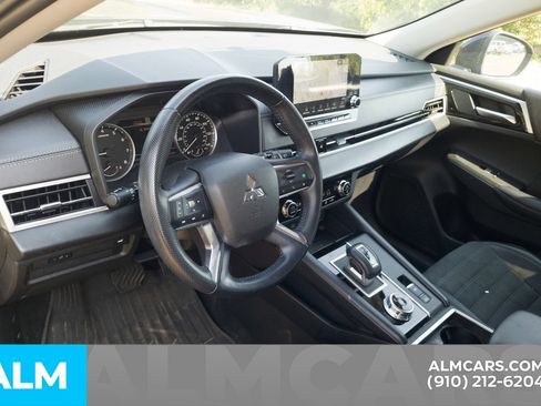 Used 2024 Mitsubishi Outlander SE FWD image 5
