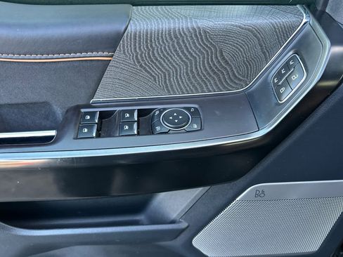 Used 2023 Ford F150 Platinum image 13