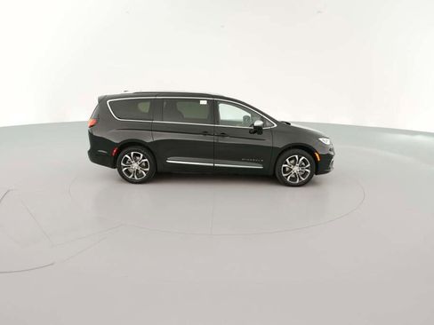 New 2026 Chrysler Pacifica Pinnacle image 14