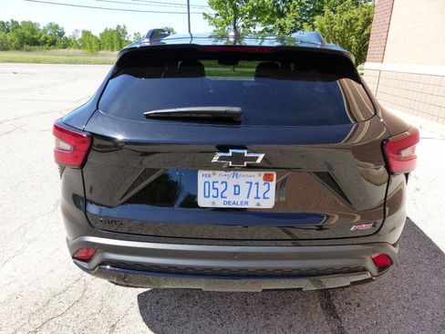 Used 2025 Chevrolet Trax RS w/ Driver Confidence Package FWD image 8