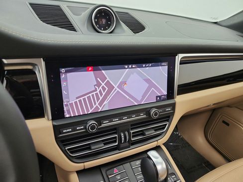 Used 2021 Porsche Macan S AWD/4WD image 14