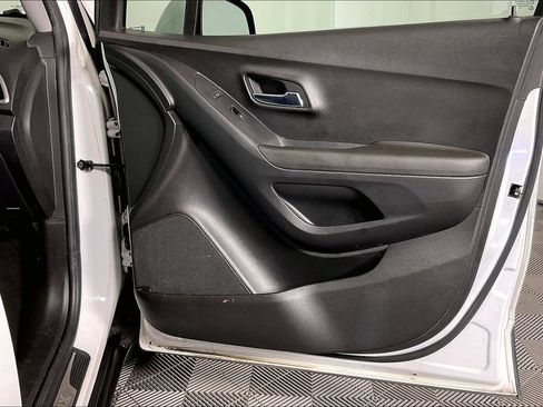 Used 2017 Chevrolet Trax LS FWD image 22