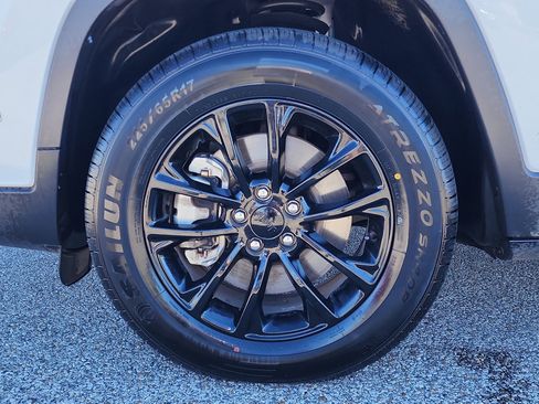 Used 2023 Jeep Cherokee Altitude Lux image 6