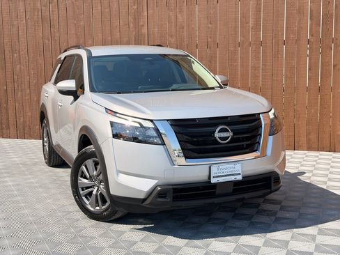 Used 2025 Nissan Pathfinder SV AWD/4WD image 10