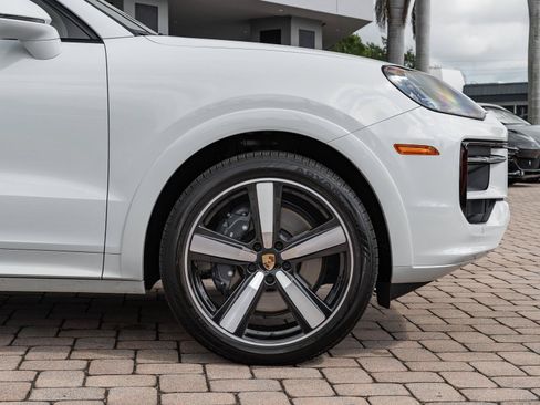 Used 2024 Porsche Cayenne Coupe AWD/4WD image 38