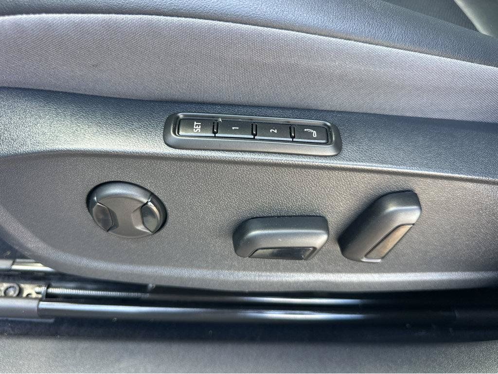 Used 2023 Volkswagen ID.4 Pro S RWD image 30