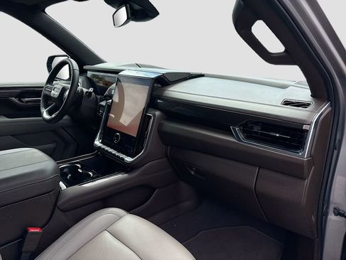 Used 2025 GMC Yukon Elevation AWD/4WD image 31