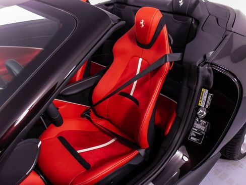 Certified 2024 Ferrari Roma Spider image 6