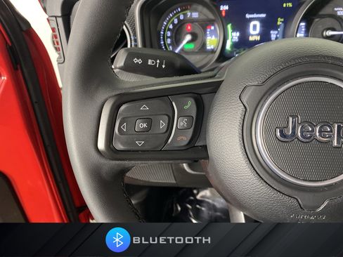 Used 2025 Jeep Wrangler Unlimited Rubicon 4xe w/ Convenience Group AWD/4WD image 22