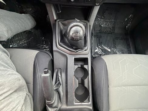 Used 2022 Toyota Tacoma TRD Off-Road AWD/4WD image 18