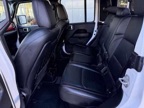 Used 2021 Jeep Gladiator Rubicon AWD/4WD image 13