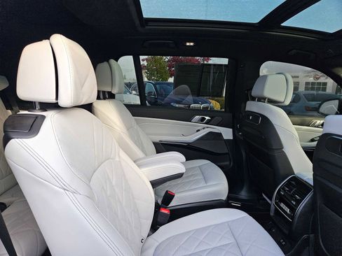 Used 2025 BMW X7 xDrive40i w/ Executive Package image 15